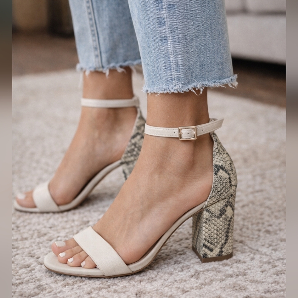 Sam Edelman Cream Ankle Strap Block Heel Sandals Size9 Snake Print Heel Open Toe